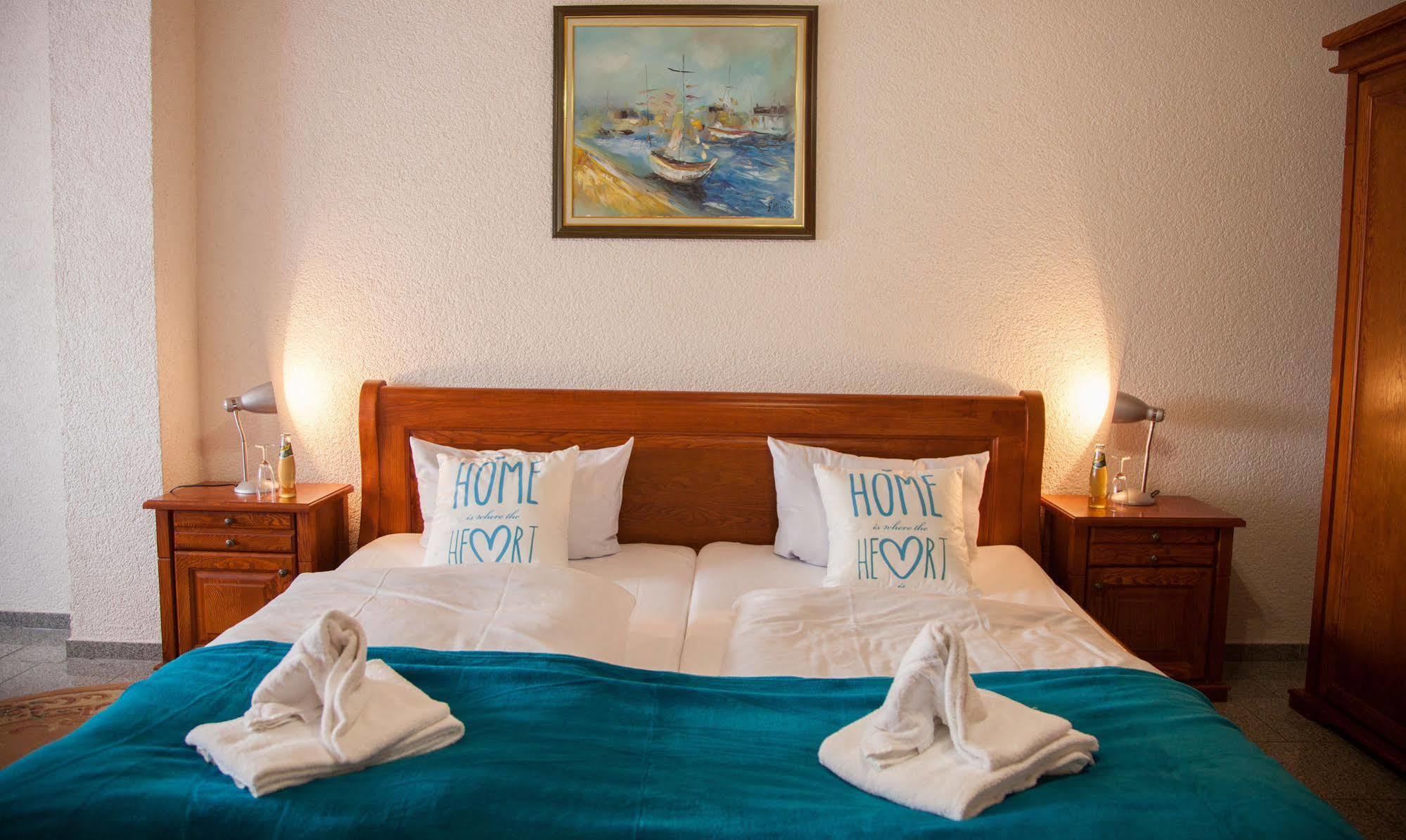 רמשטיין-מיזנבאך Hotel Atlantis מראה חיצוני תמונה